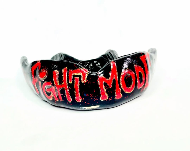 Ochraniacz na zęby - czarny z czerwonym napisem FIGHT MODE
